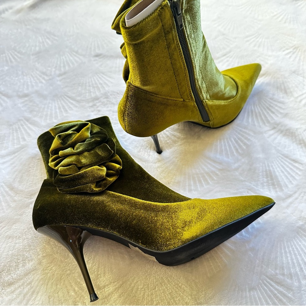 Jeffrey Campbell Velvet Heeled Boots in Green - Picture 6 of 7